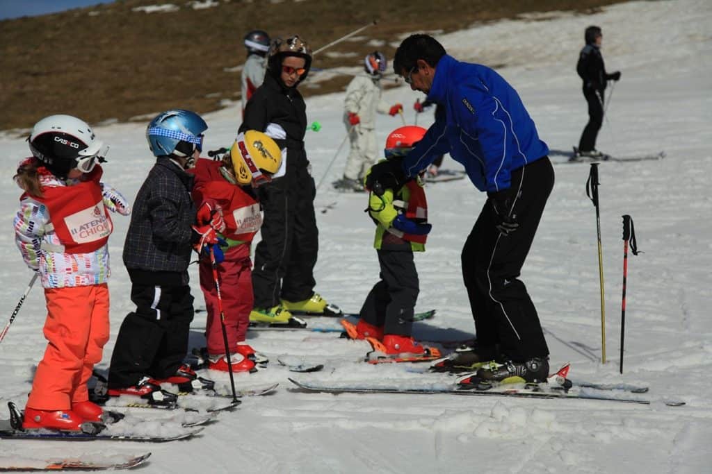 Esquiar en Familia en Astún y Candanchú con Alojamiento en Villanúa