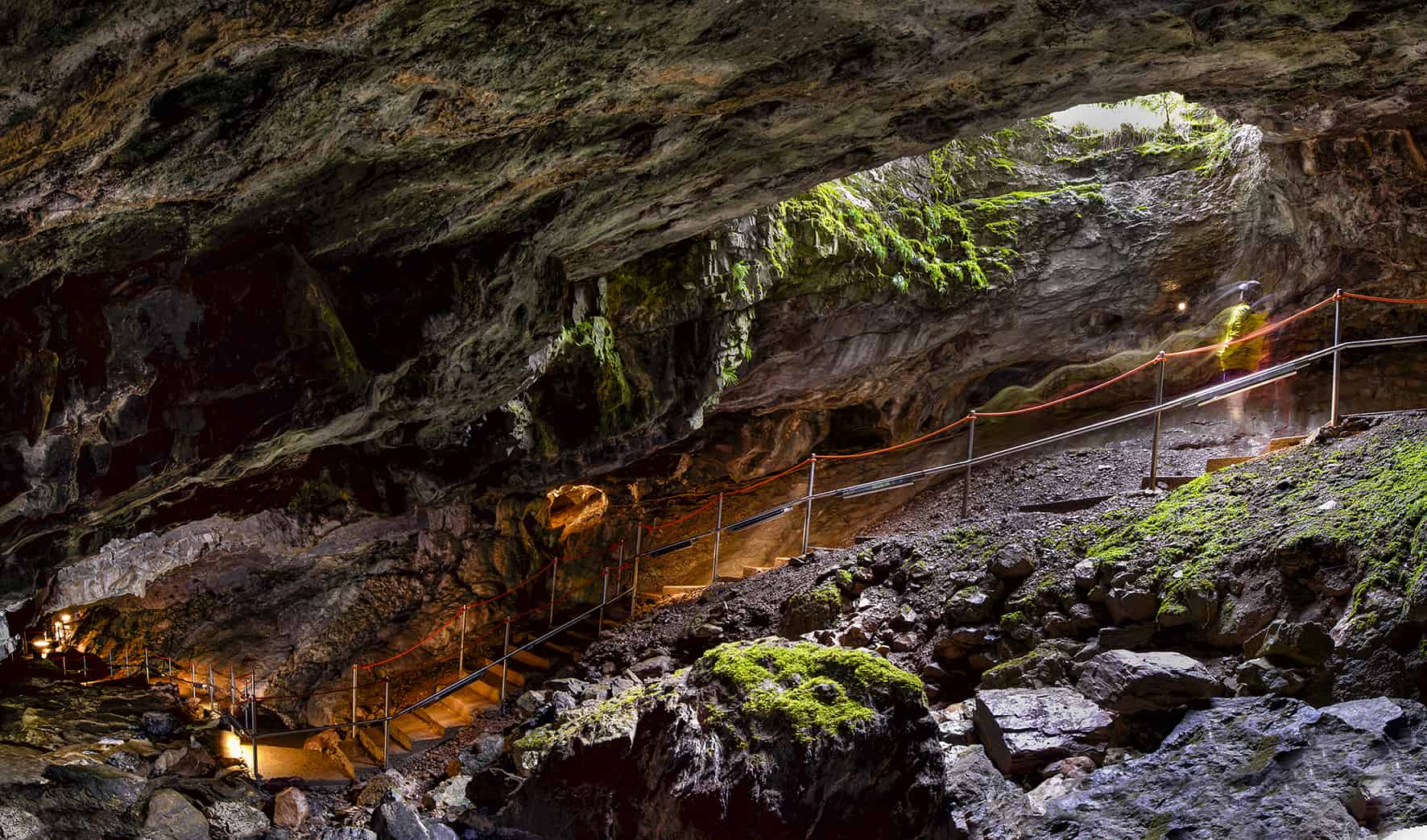 La Cueva de las Güixas en Villanúa- un paraíso subterráneo
